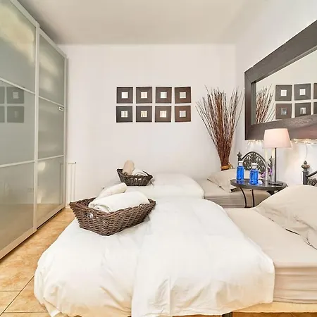 Casa Naranjos, Capistrano, *